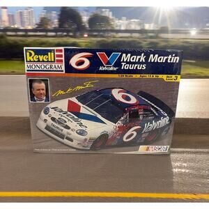 Revell 1/43 Nascar Chevrolet Monte Carlo – Dale Earnhardt, Coca Cola N°3